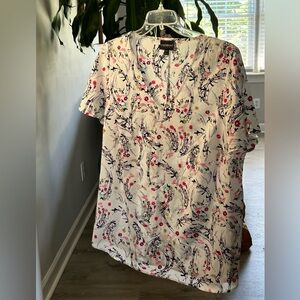 Multicolor short sleeve blouse 18/20 v neck